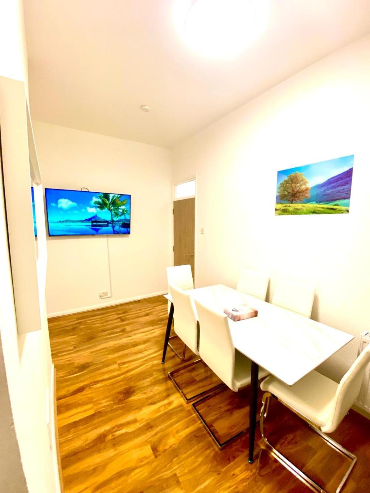 Beautiful Two Bedroom Flat With Free Car Park In Londra