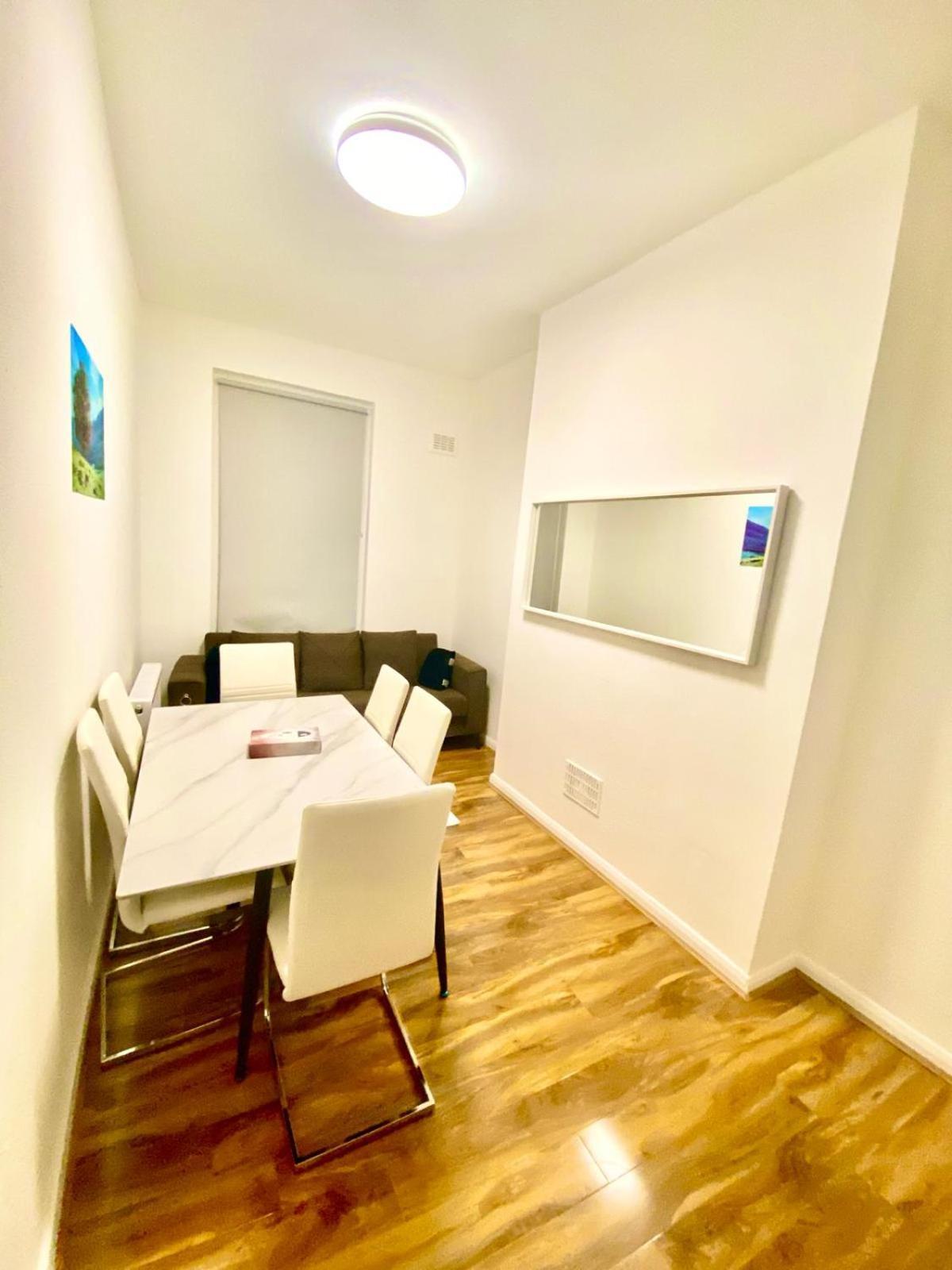 Beautiful Two Bedroom Flat With Free Car Park In Londra