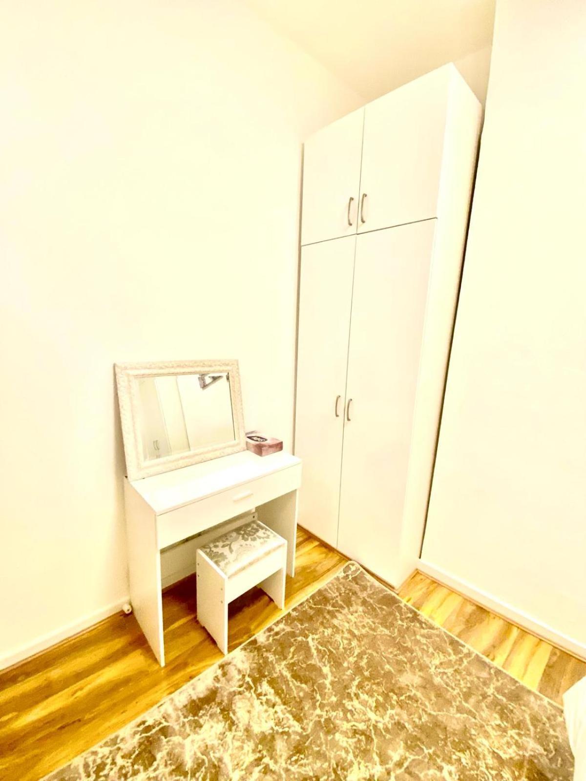 Beautiful Two Bedroom Flat With Free Car Park In * Londra