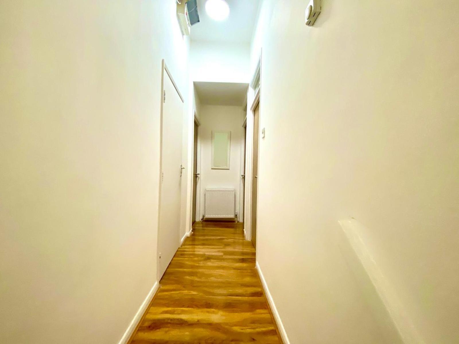 Beautiful Two Bedroom Flat With Free Car Park In