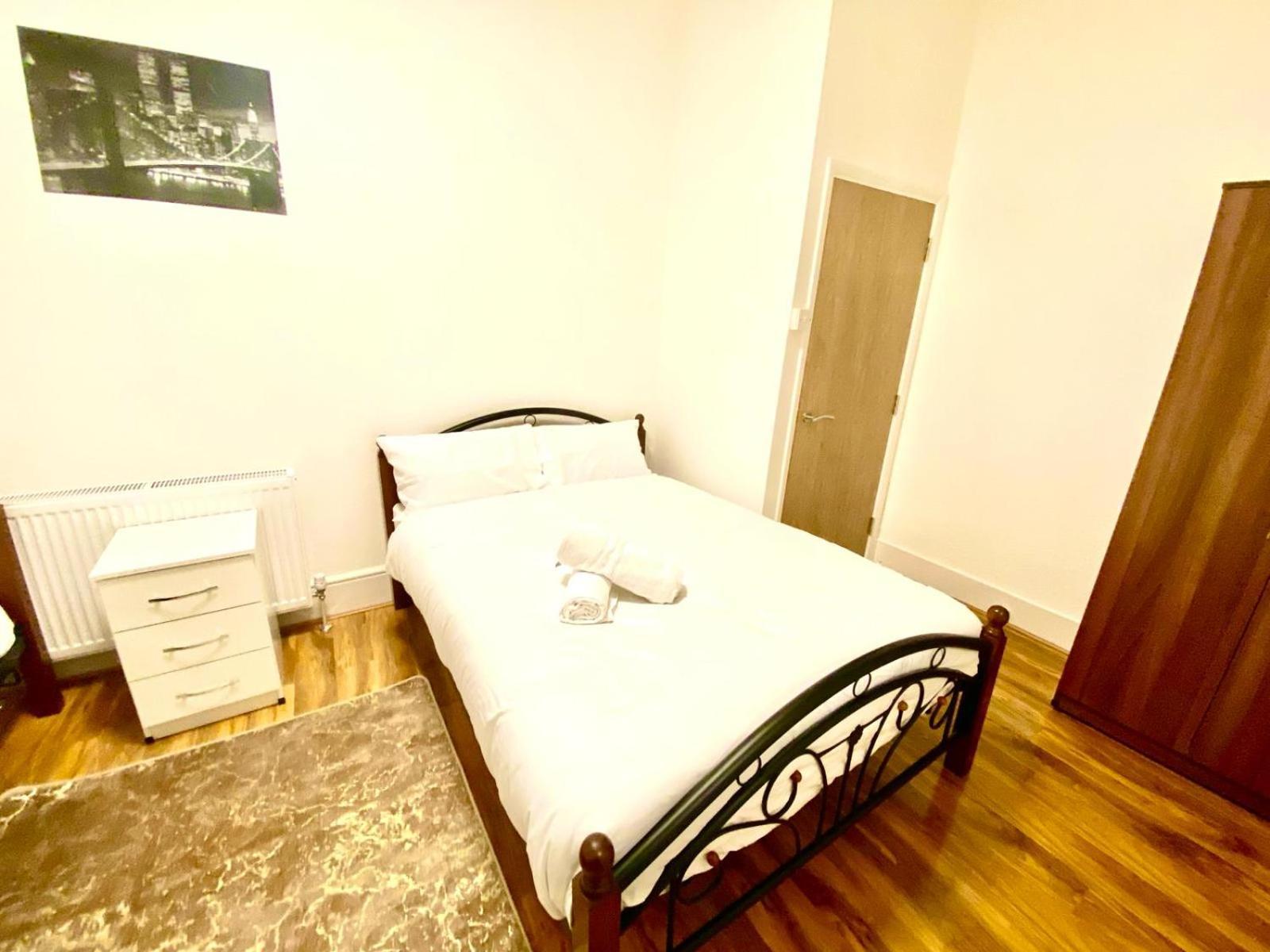 Beautiful Two Bedroom Flat With Free Car Park In Appartamento Londra