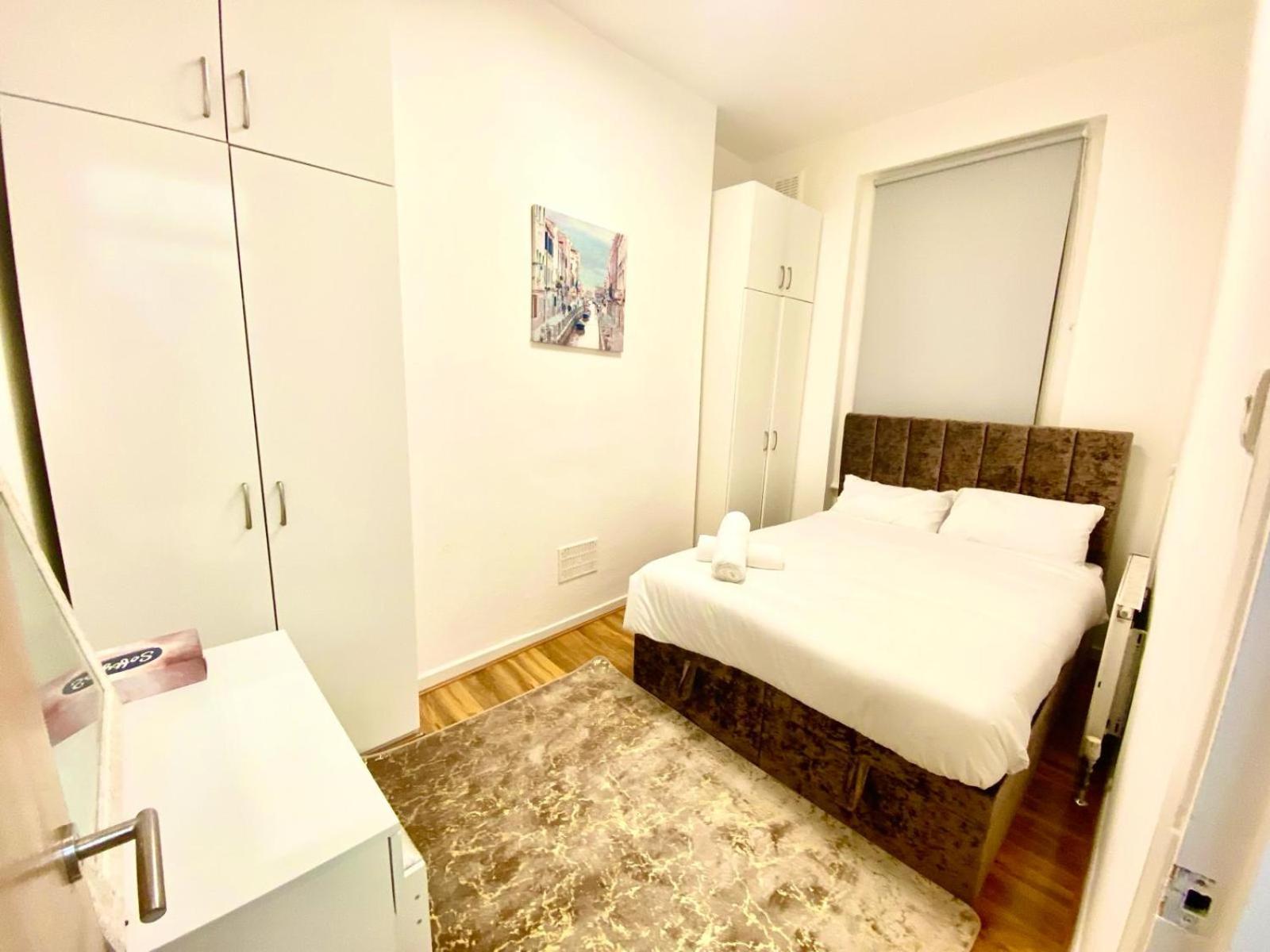 Beautiful Two Bedroom Flat With Free Car Park In * Londra